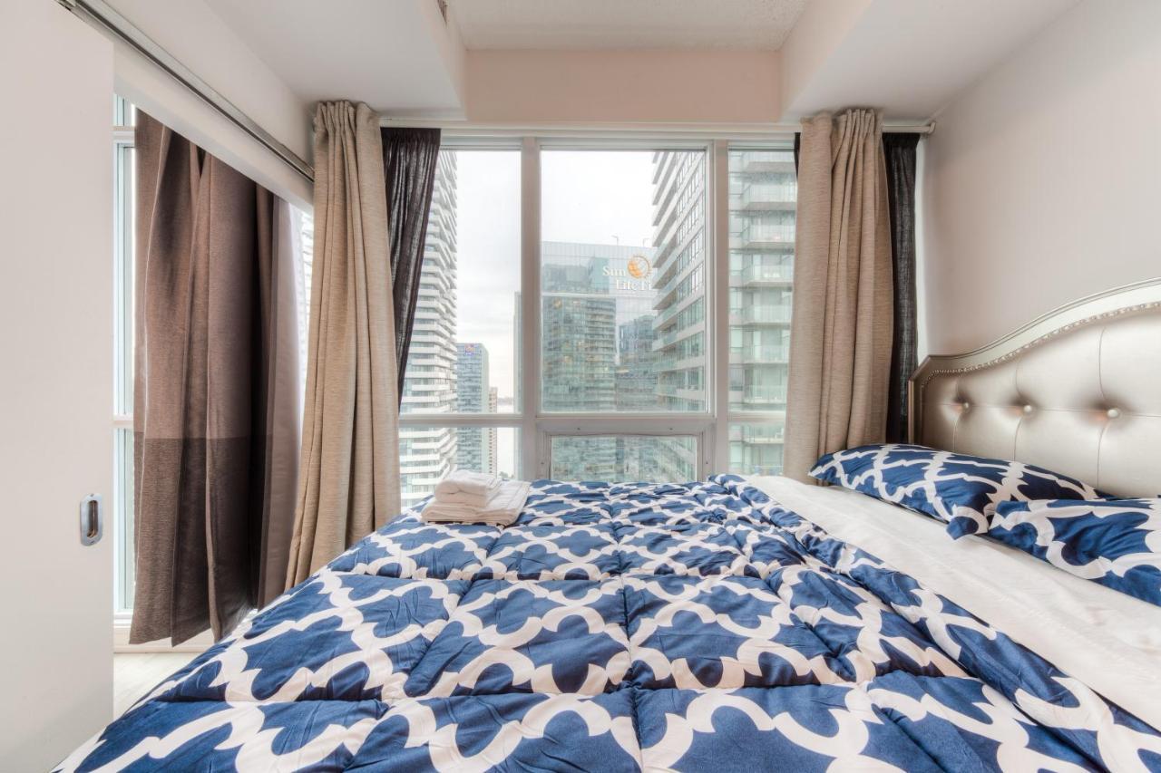 Stylish Newly Furnished Condo With Beautiful Lake View 토론토 외부 사진