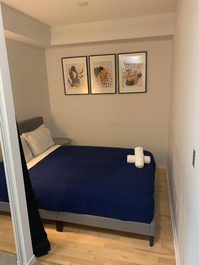 Stylish Newly Furnished Condo With Beautiful Lake View 토론토 외부 사진